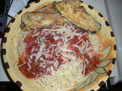 Fried eggplant with pasta (serving suggestion)