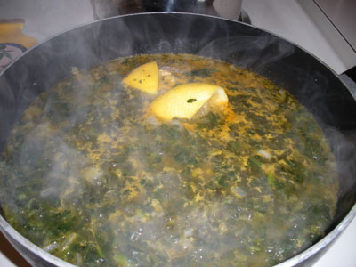 Cooking with lemon in the sauce